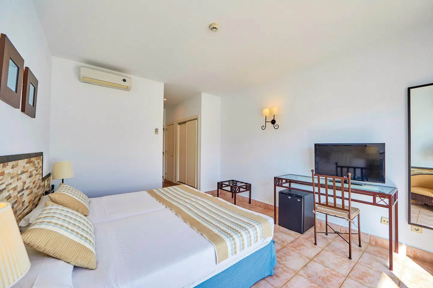 Fergus Conil Park ROOM_EXAMPLE