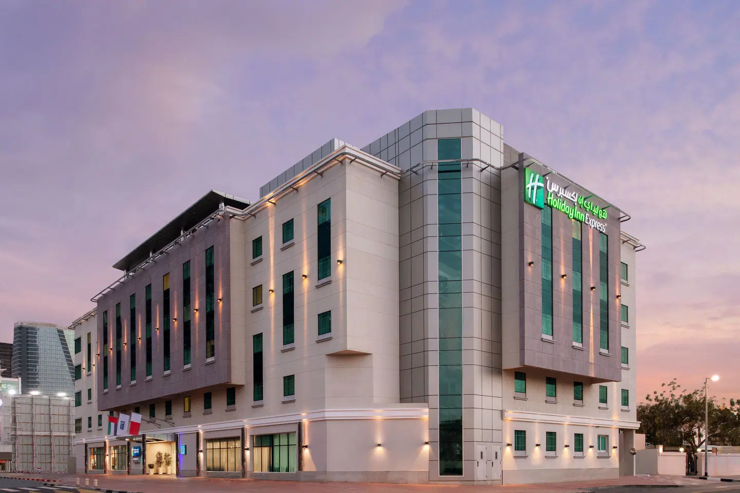Holiday Inn Express Dubai - Safa Park EXTERIOR