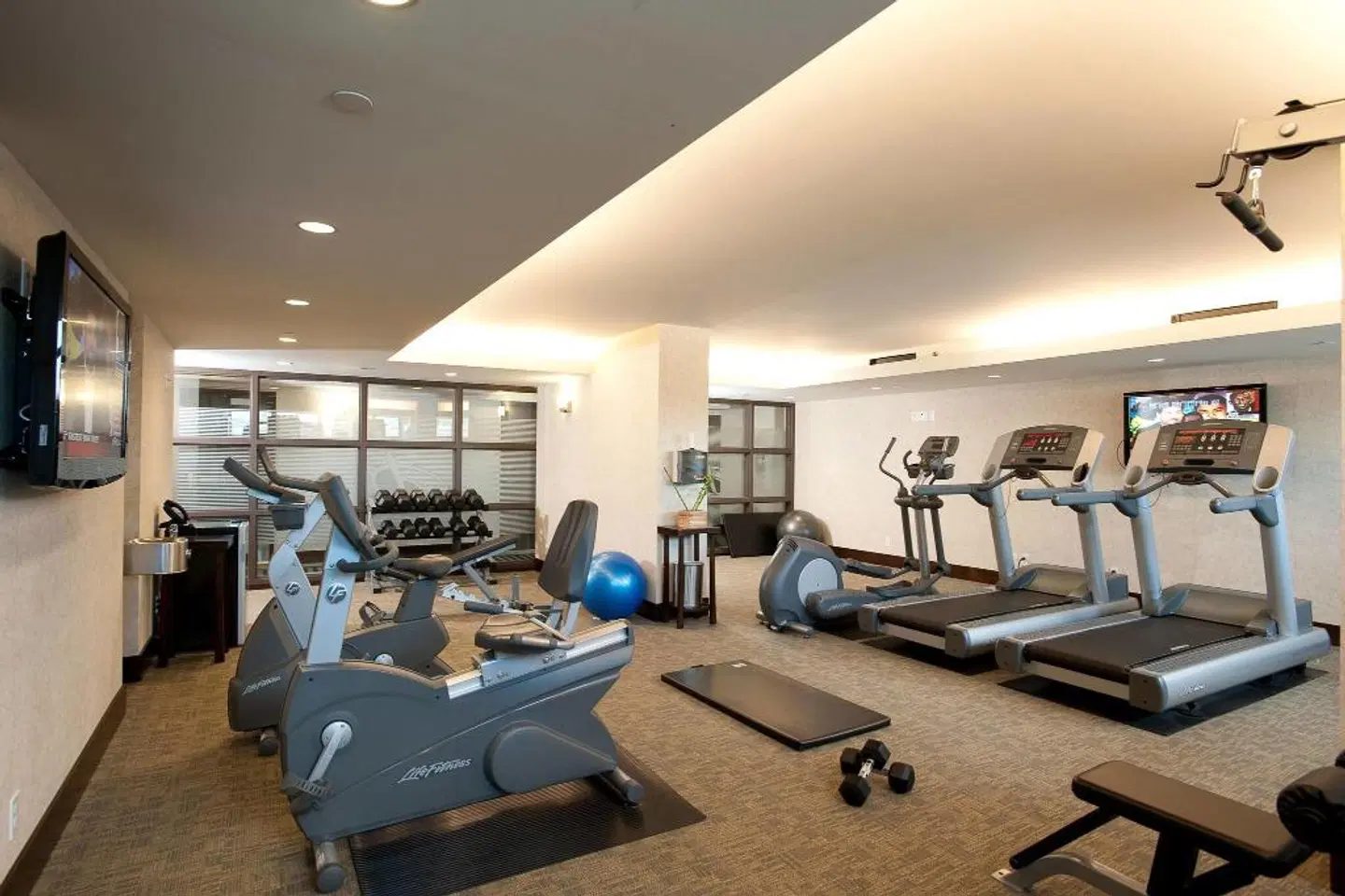 Delta Hotels by Marriott Burnaby Conference Centre SPORTS_AND_LEISURE