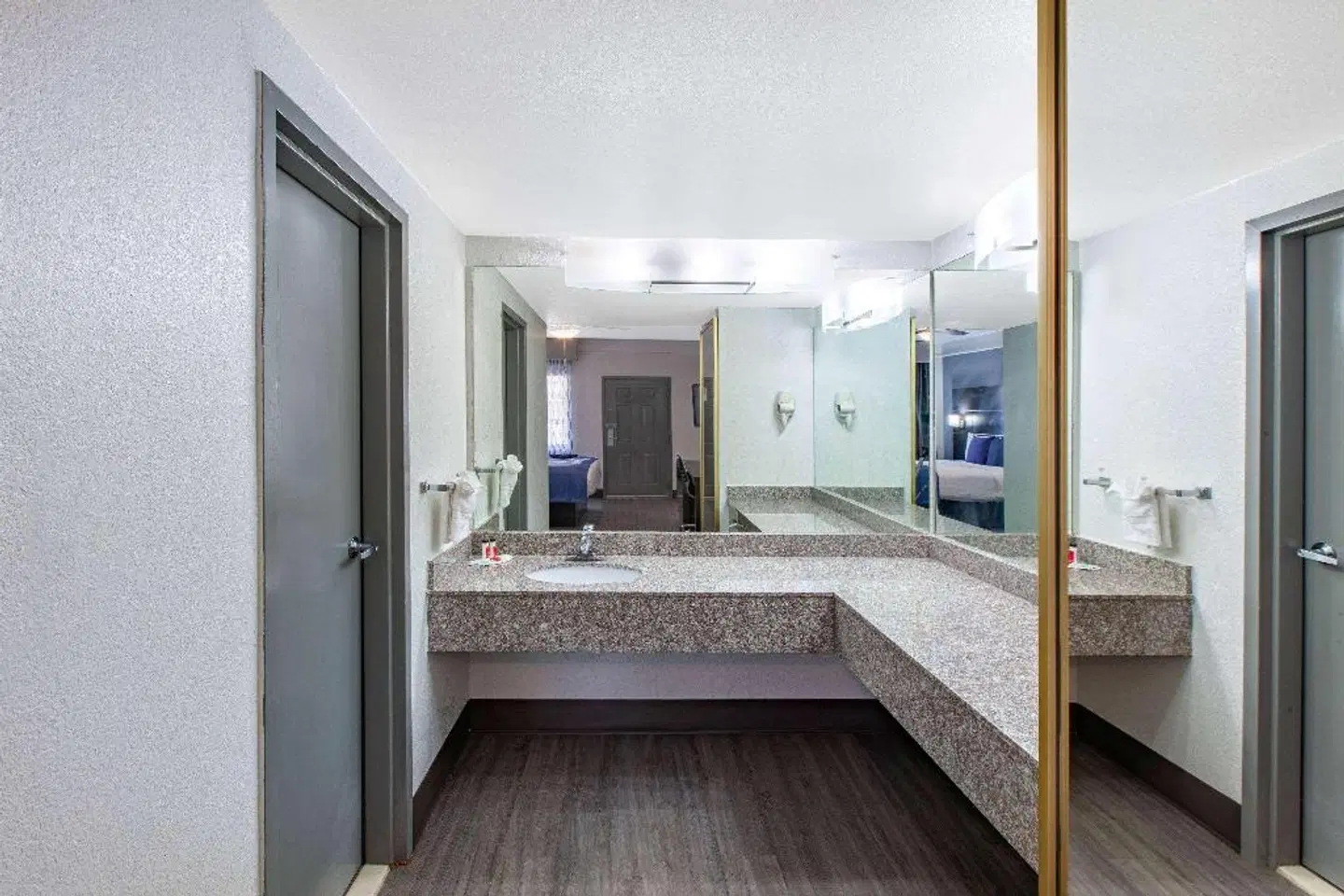 Days Inn & Suites by Wyndham Webster NASA-ClearLake-Houston HEALTH_BEAUTY