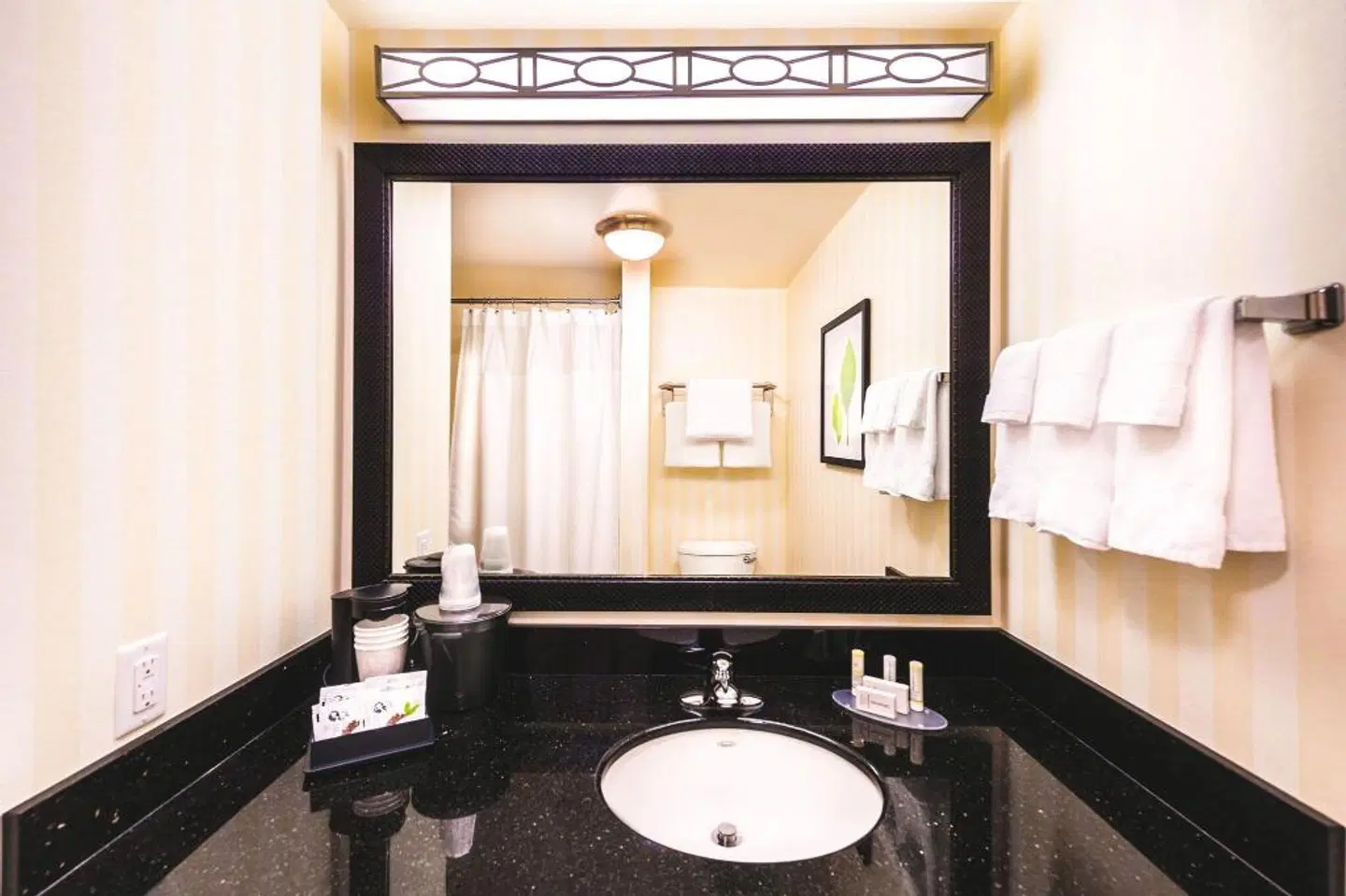 Fairfield Inn & Suites by Marriott Redding Badezimmer