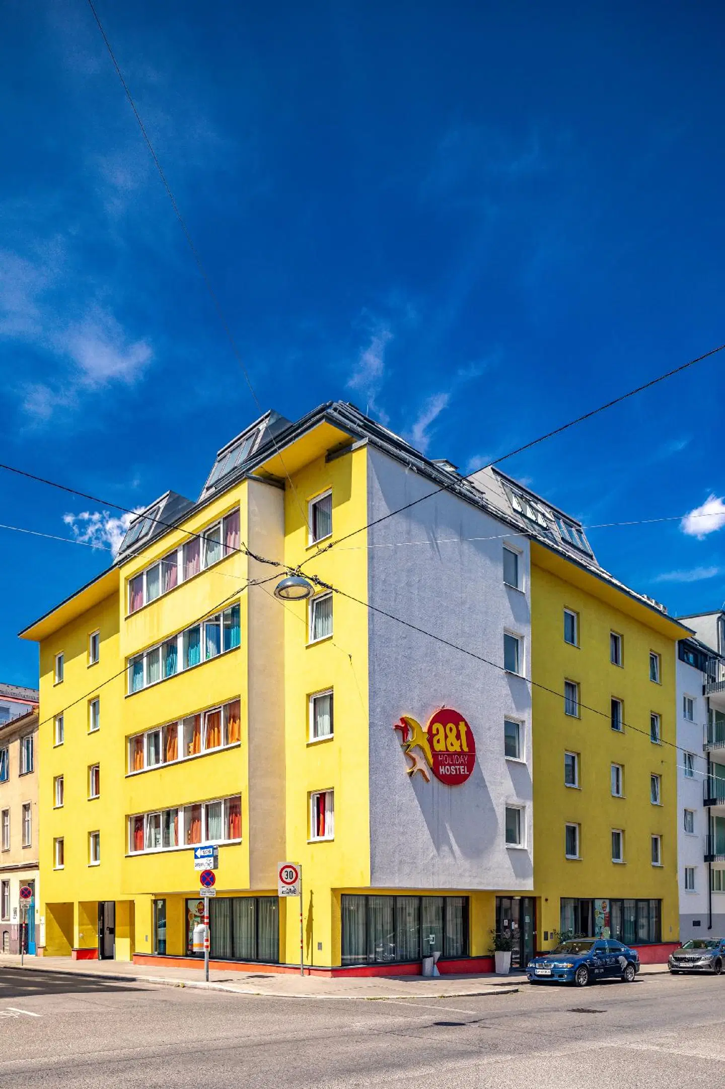 a&t Holiday Hostel Wien EXTERIOR
