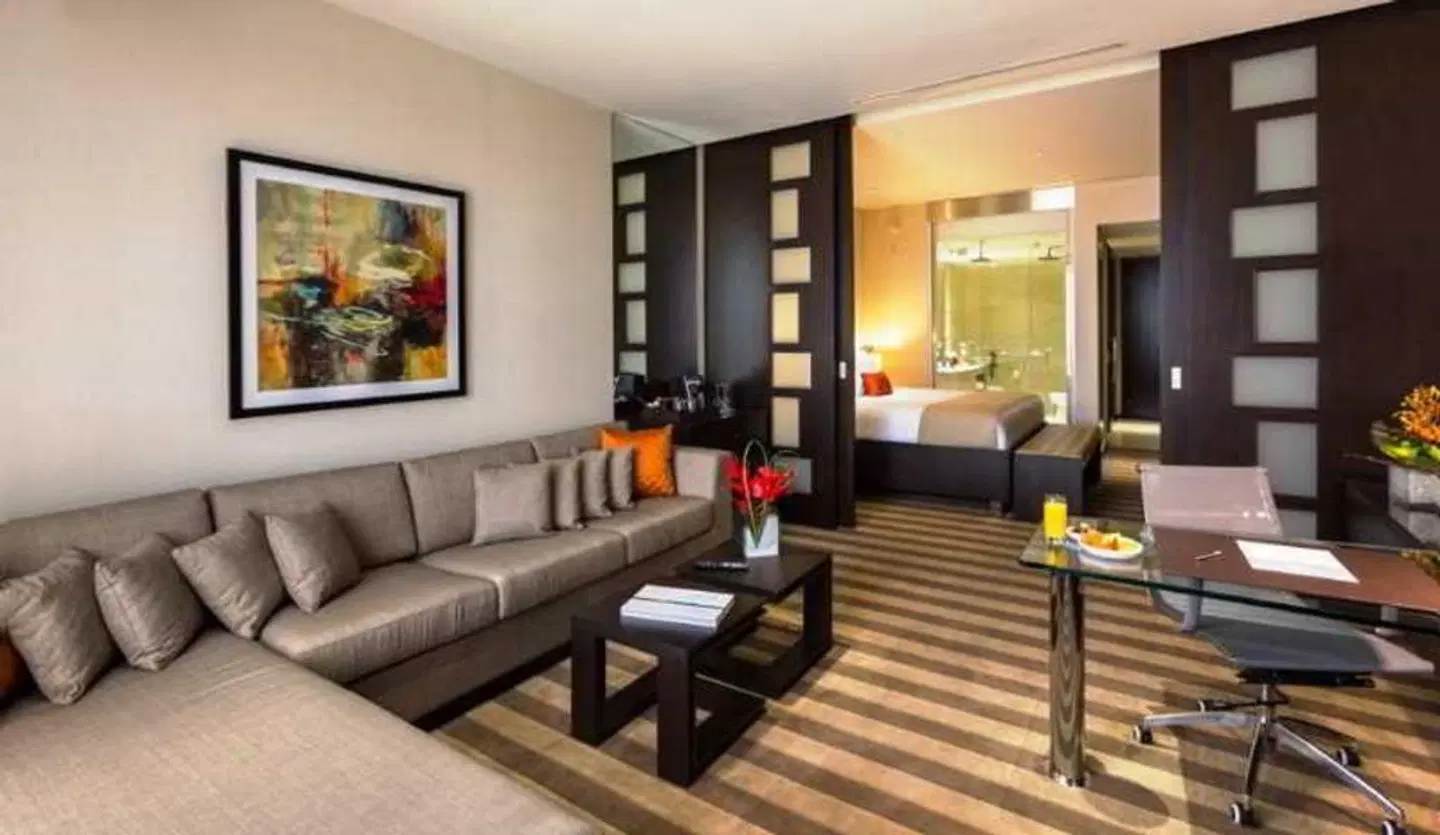 EB Hotel Miami Airport Bar