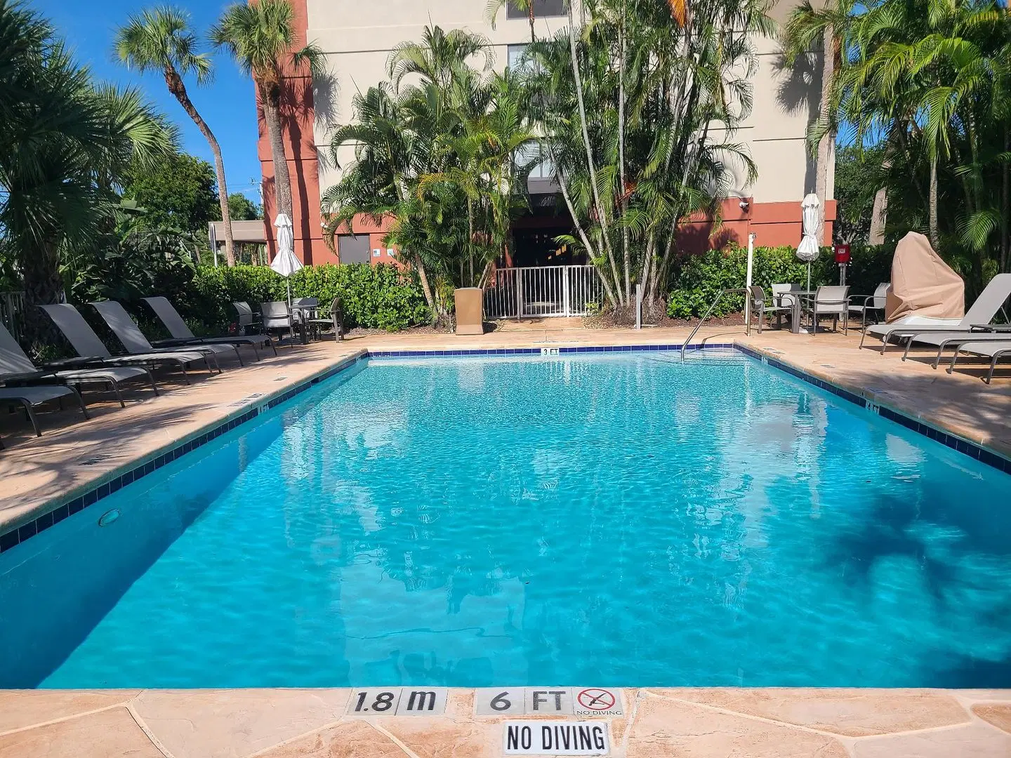 Holiday Inn Express & Suites Ft Lauderdale N - Exec Airport by IHG OUTDOOR_POOL