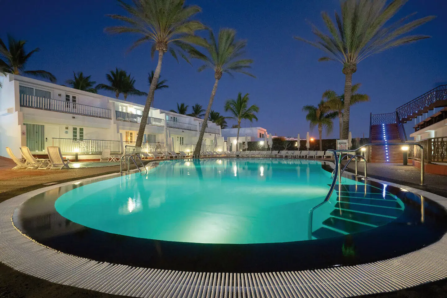 Plus Fariones Apartamentos OUTDOOR_POOL