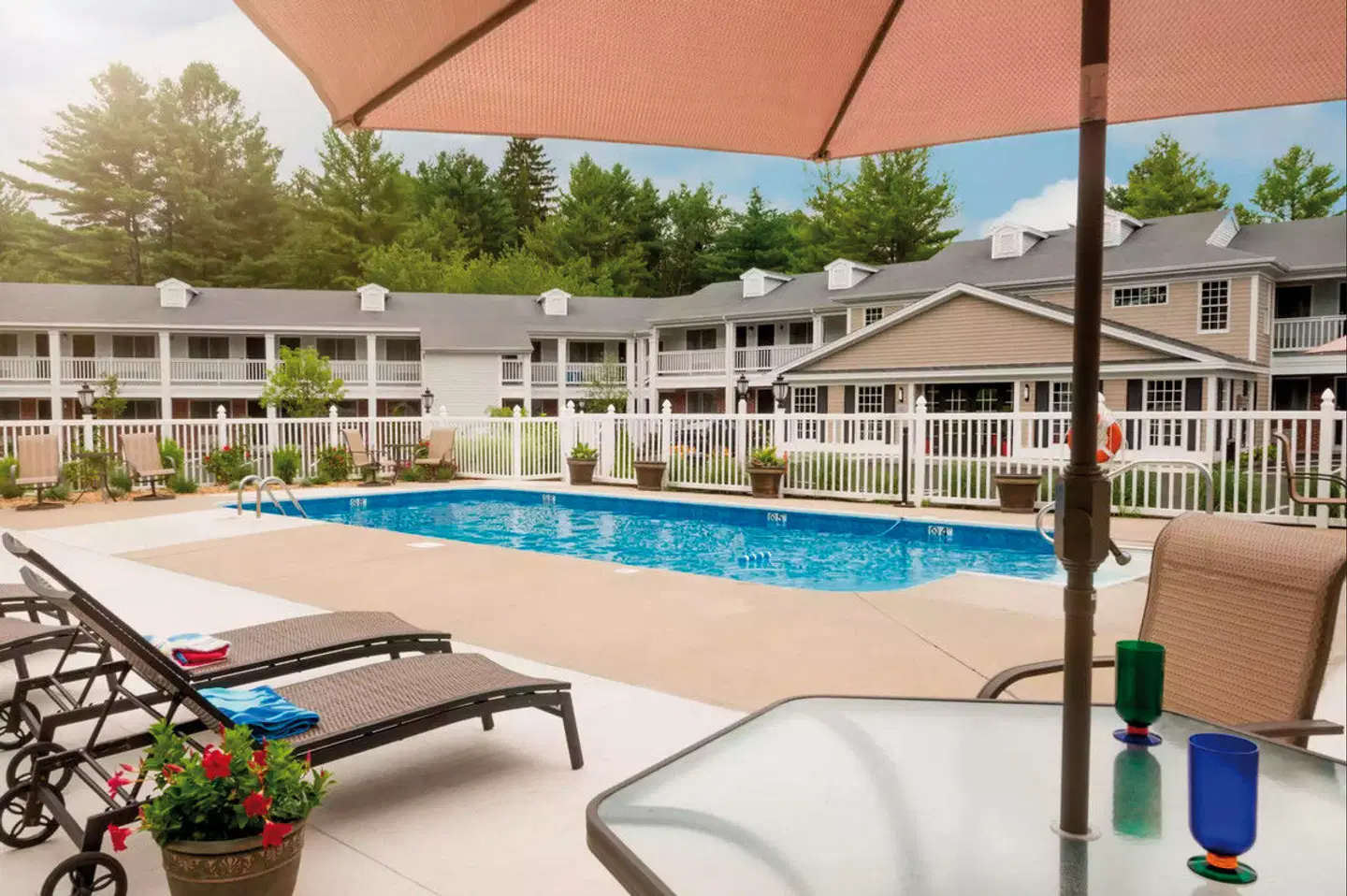 Port Inn & Suites Kennebunk, an Ascend Collection Hotel OUTDOOR_POOL