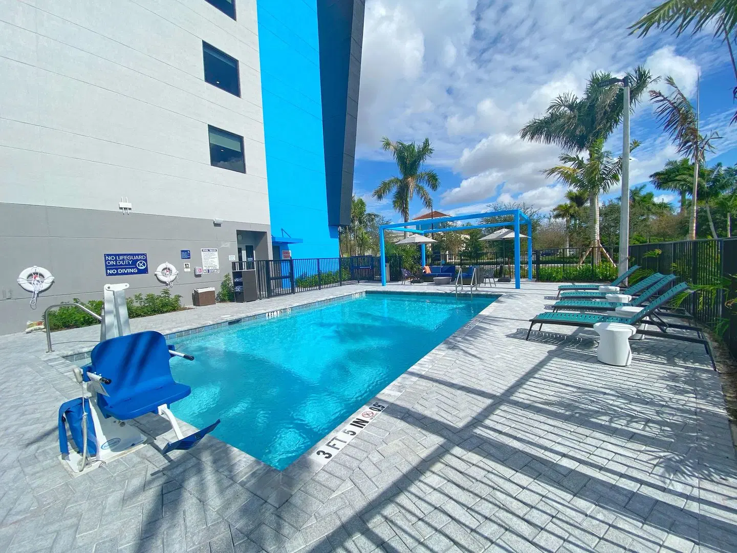 Tru By Hilton Miramar OUTDOOR_POOL