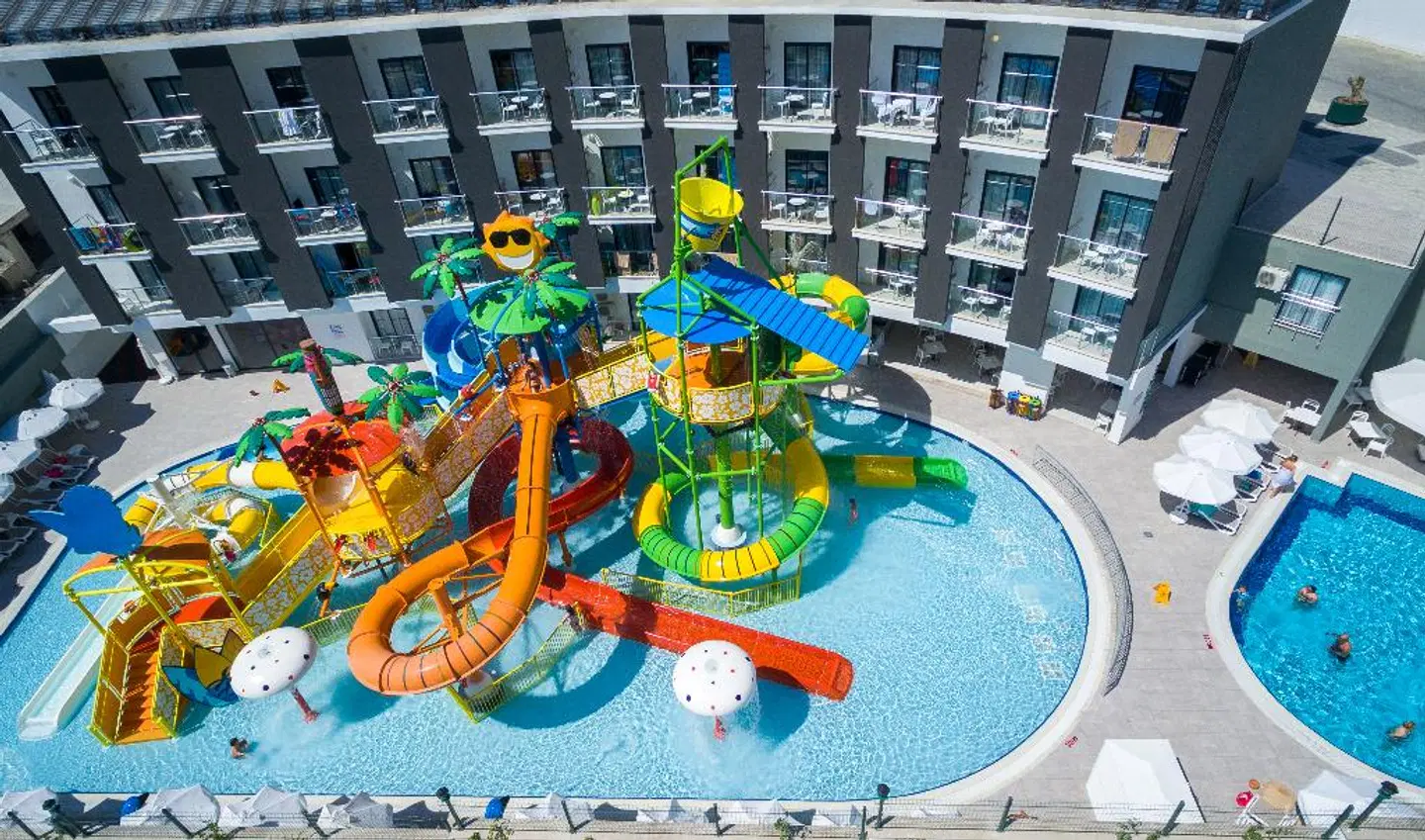 Narcia Resort Side MODEL_IMPRESSION