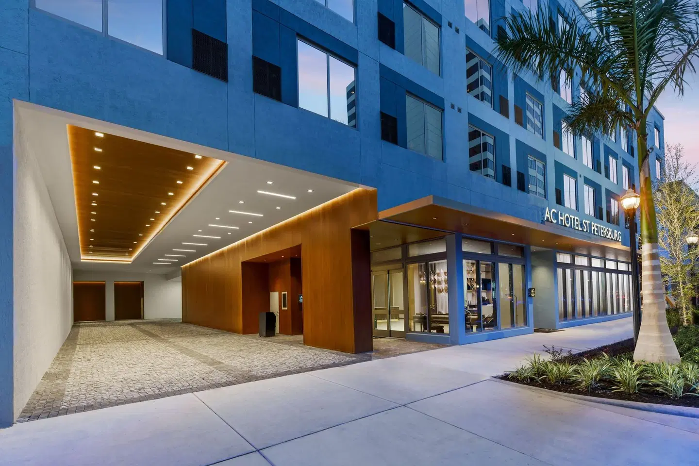 AC Hotel by Marriott St. Petersburg Downtown EXTERIOR