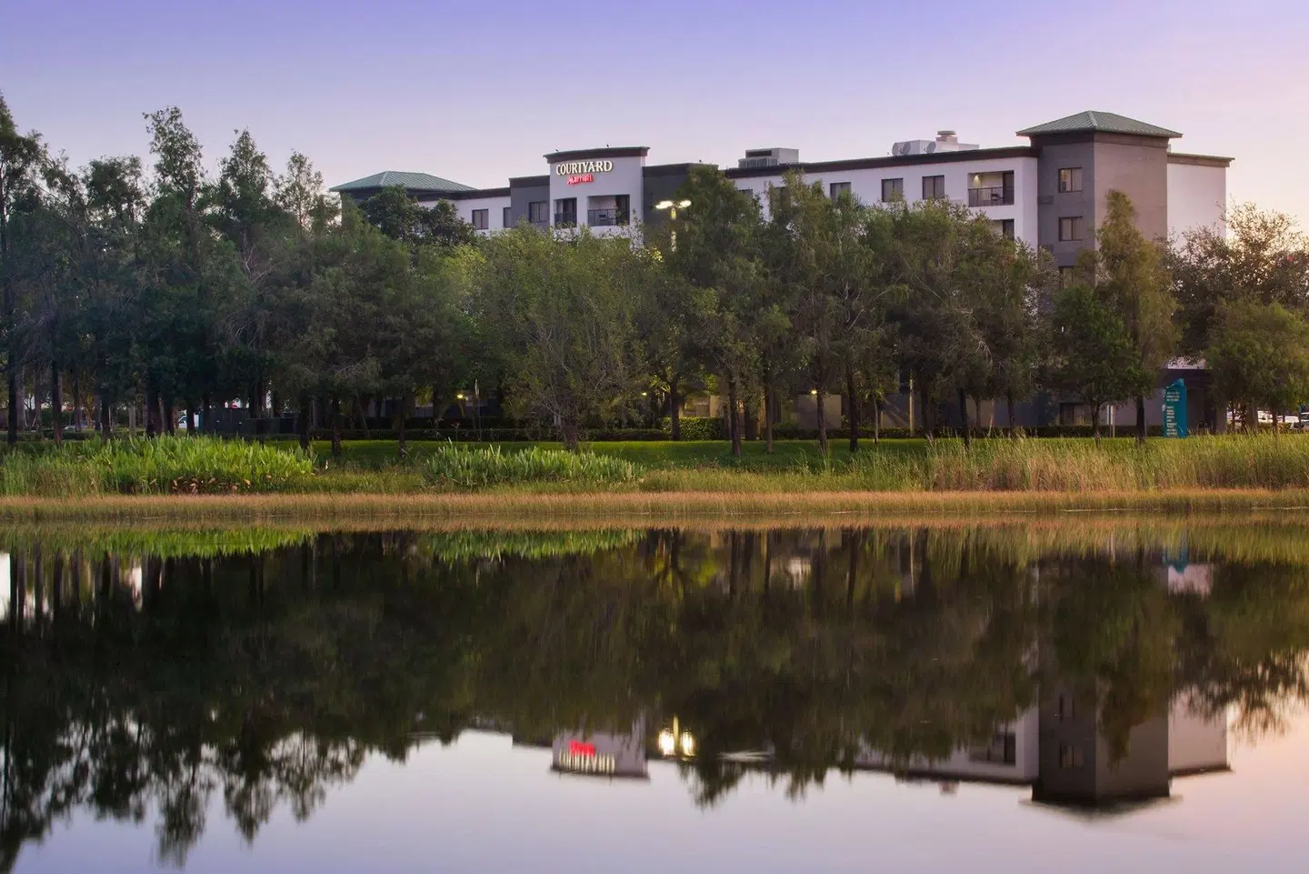 Courtyard by Marriott Miami at Dolphin Mall EXTERIOR