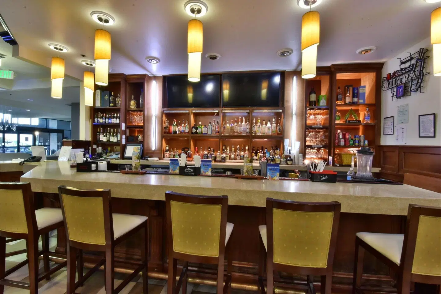 Holiday Inn Orlando East - UCF Area by IHG Bar