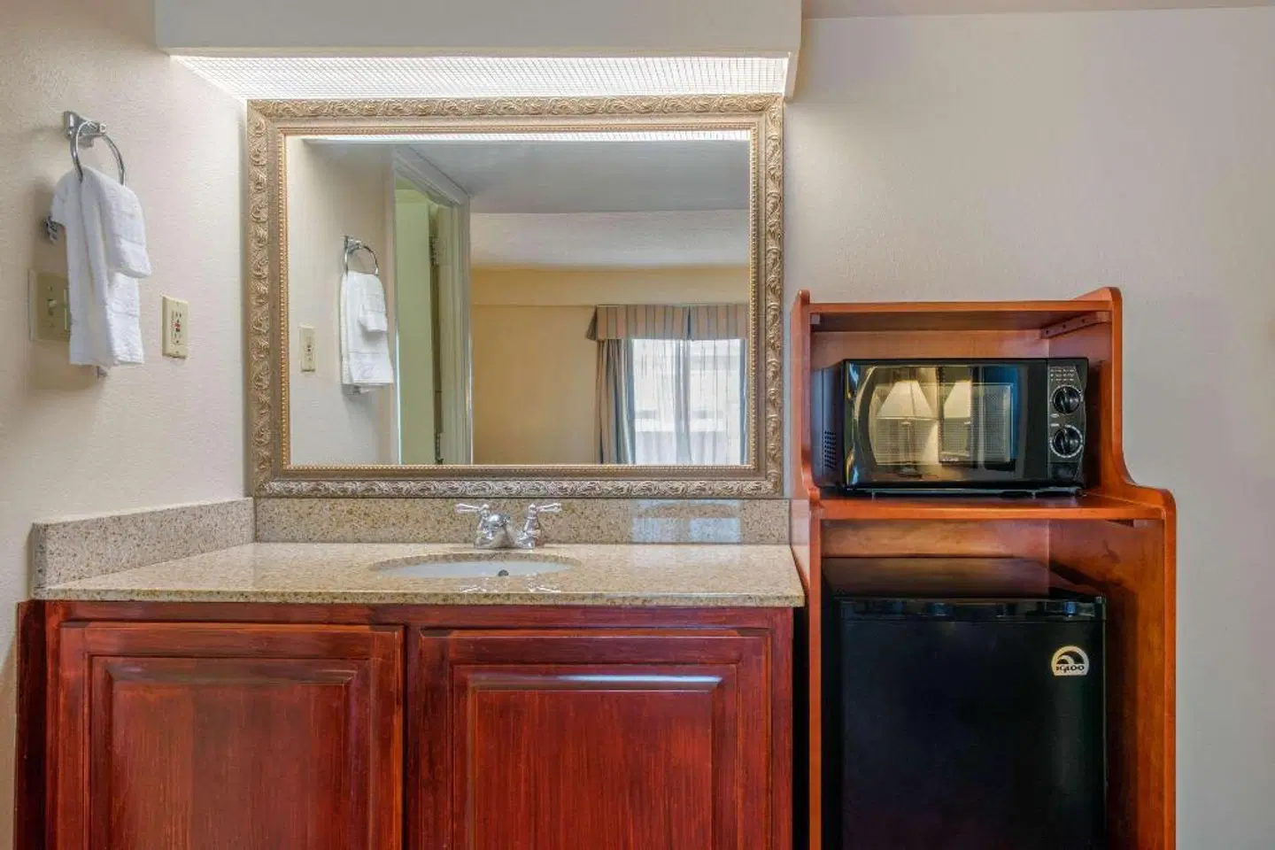 Quality Inn Savannah Historic District ROOM_EXAMPLE