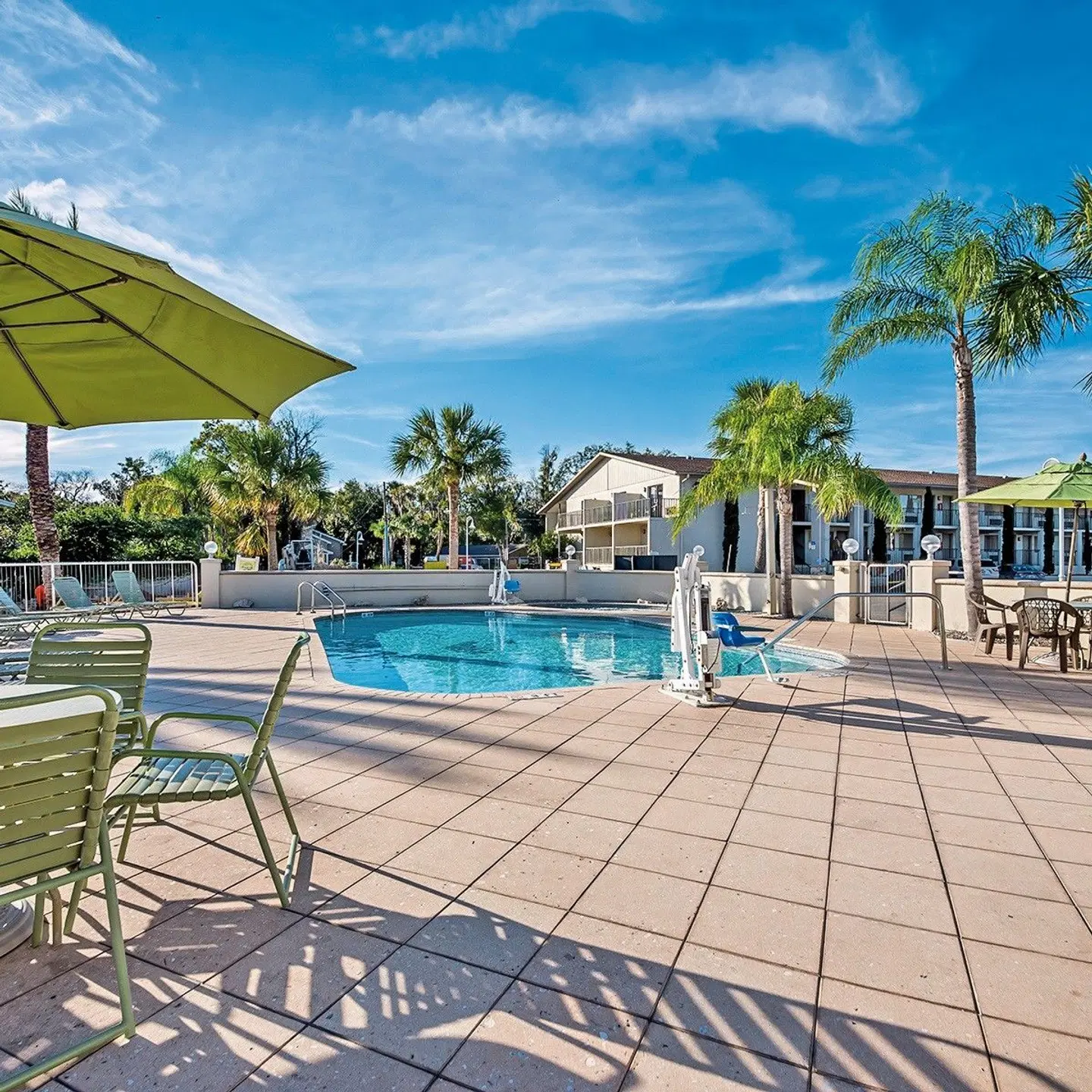 Paddletail Waterfront Lodge OUTDOOR_POOL