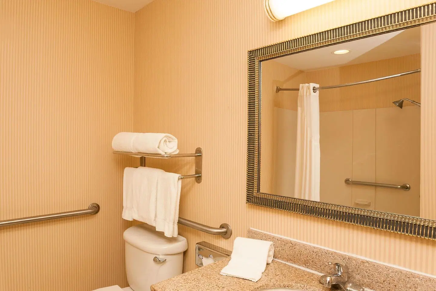 Holiday Inn Express & Suites Tampa-Fairgrounds-Casino by IHG Badezimmer