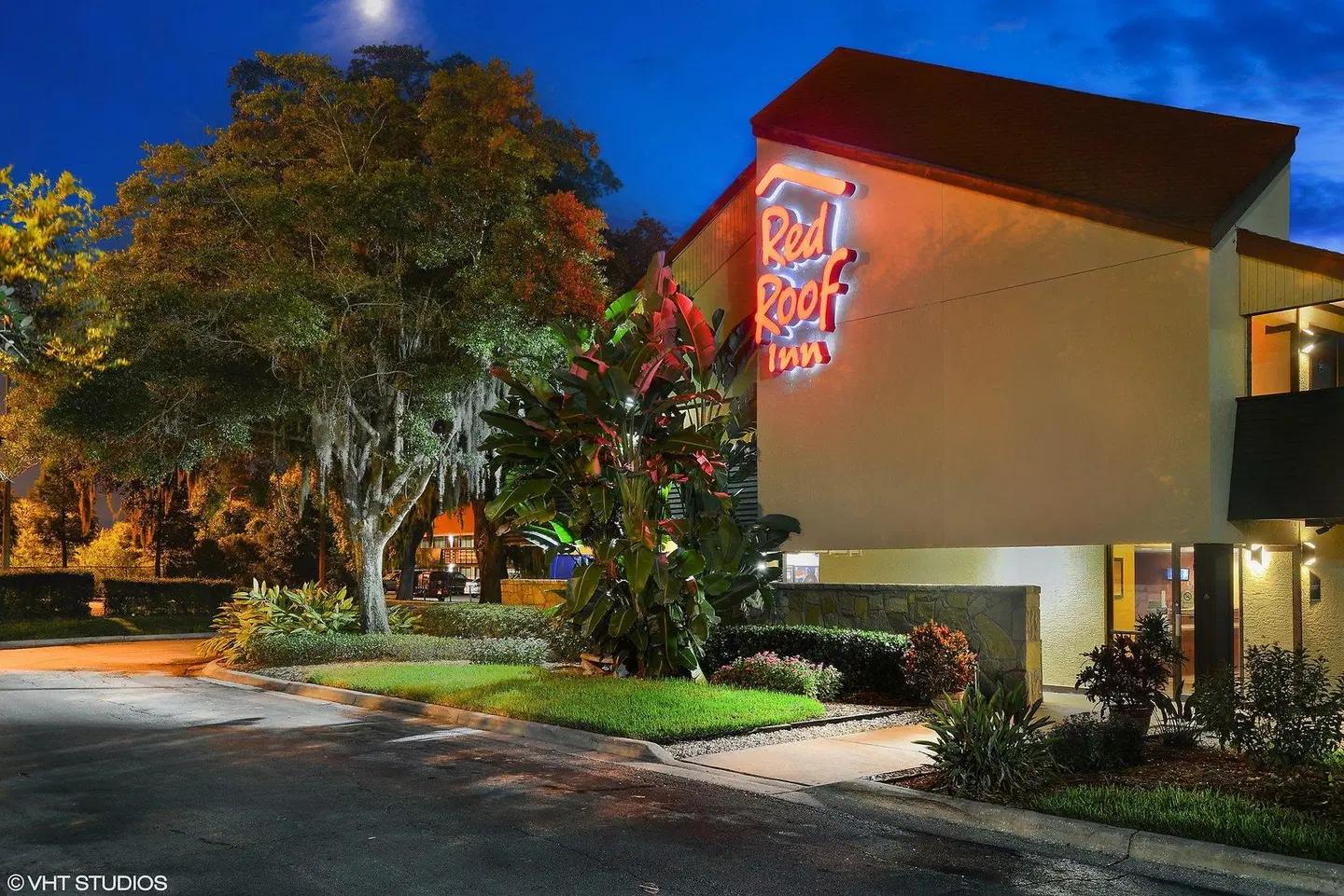 Red Roof Inn Tampa Fairgrounds EXTERIOR