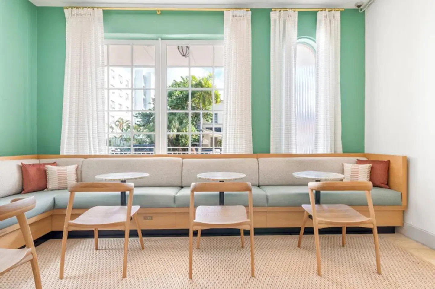 Aloha Fridays Resort LOUNGE_LOBBY