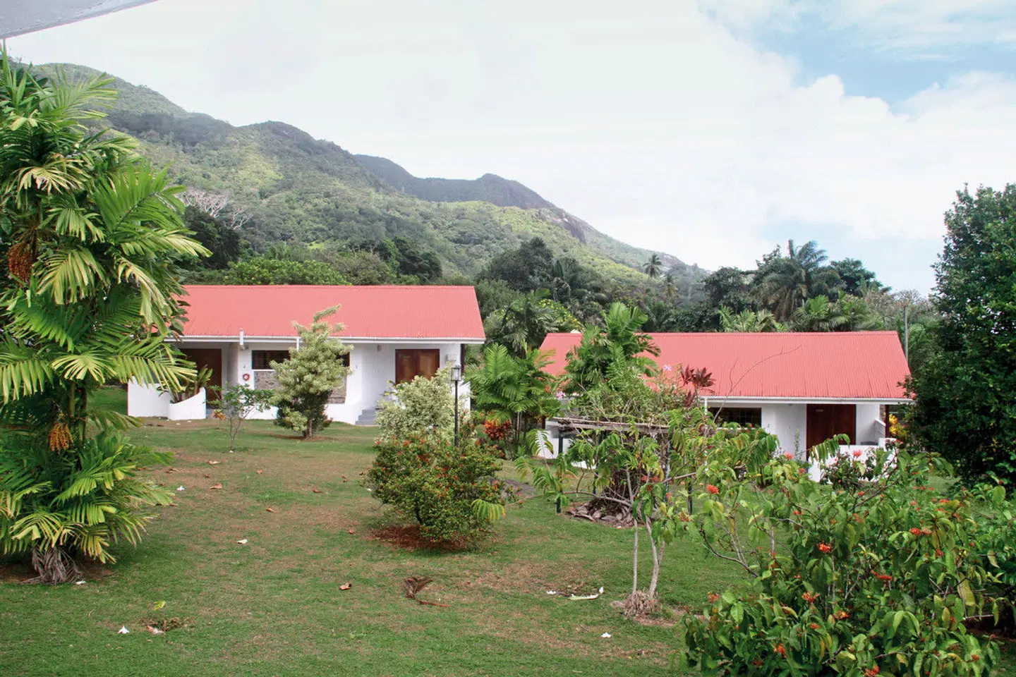 Daniella's Bungalows EXTERIOR