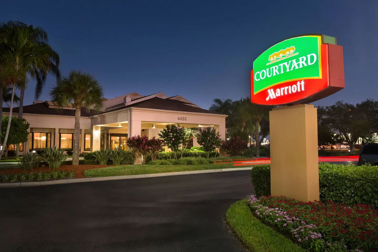 Courtyard by Marriott Fort Myers Cape Coral EXTERIOR