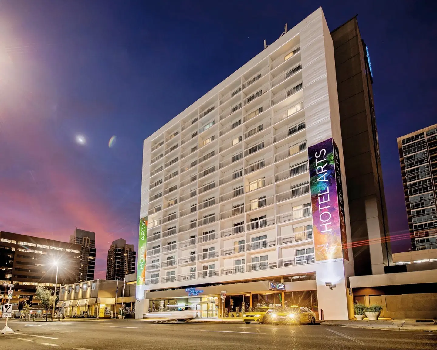 Hotel Arts Calgary EXTERIOR