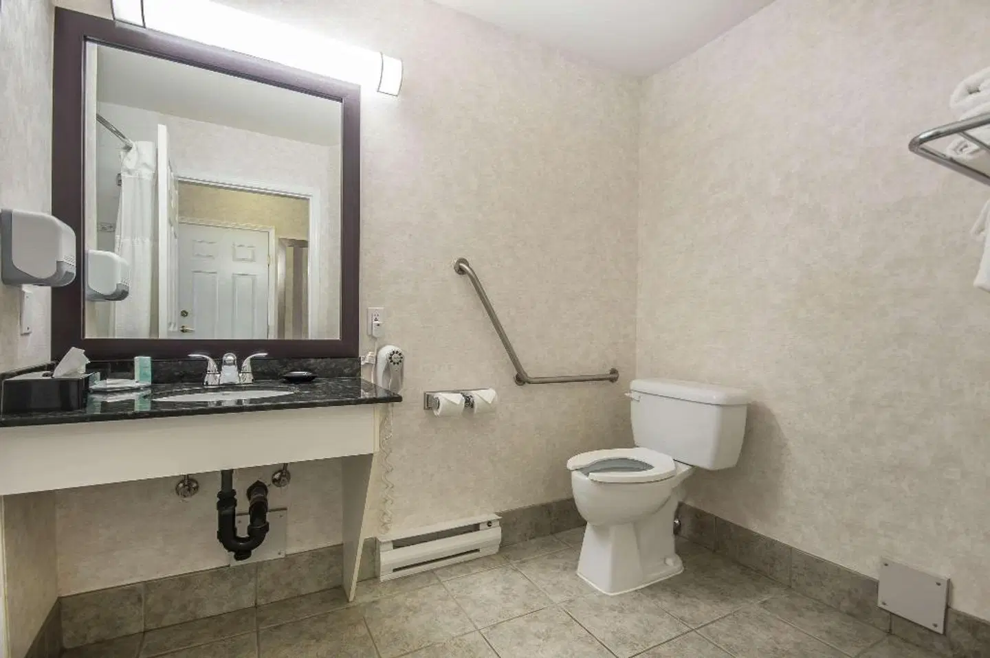 Comfort Inn & Suites Kamloops Badezimmer