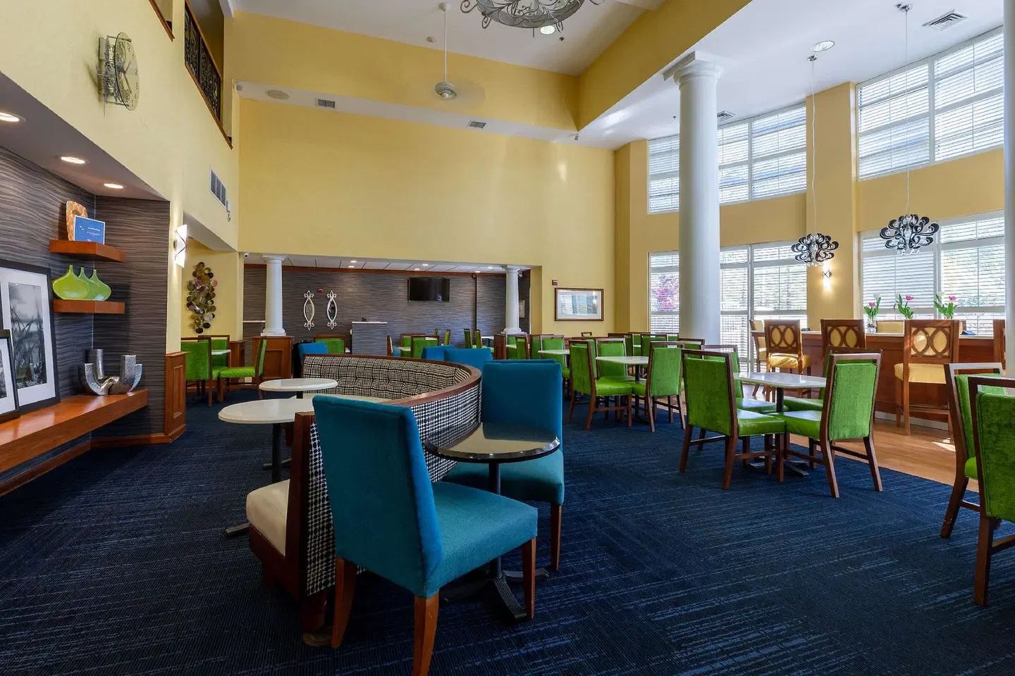 Hampton Inn & Suites Jacksonville Deerwood Park LOUNGE_LOBBY