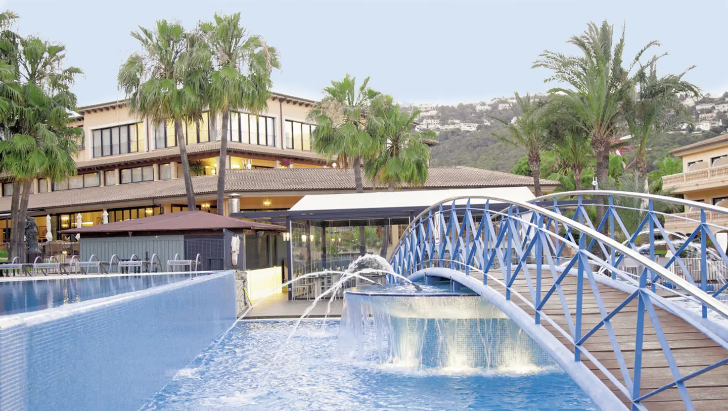 Mon Port & Spa OUTDOOR_POOL