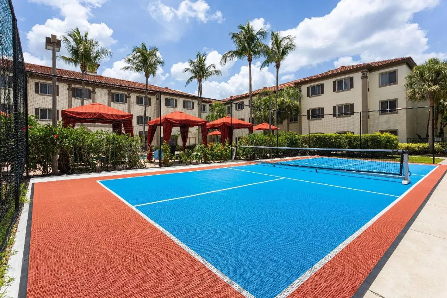 Hawthorn Suites by Wyndham Naples OUTDOOR_POOL