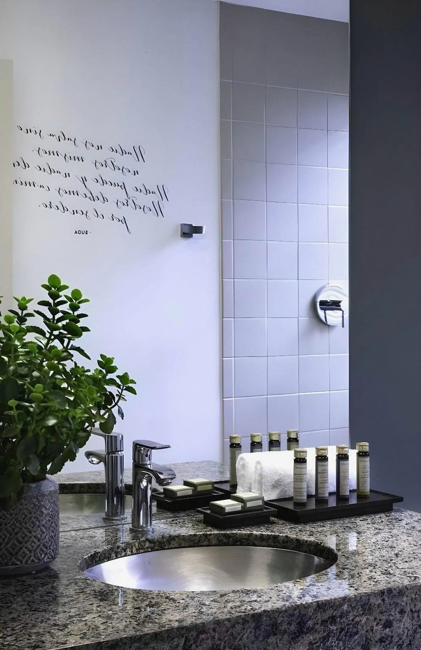 El Paseo Hotel Badezimmer