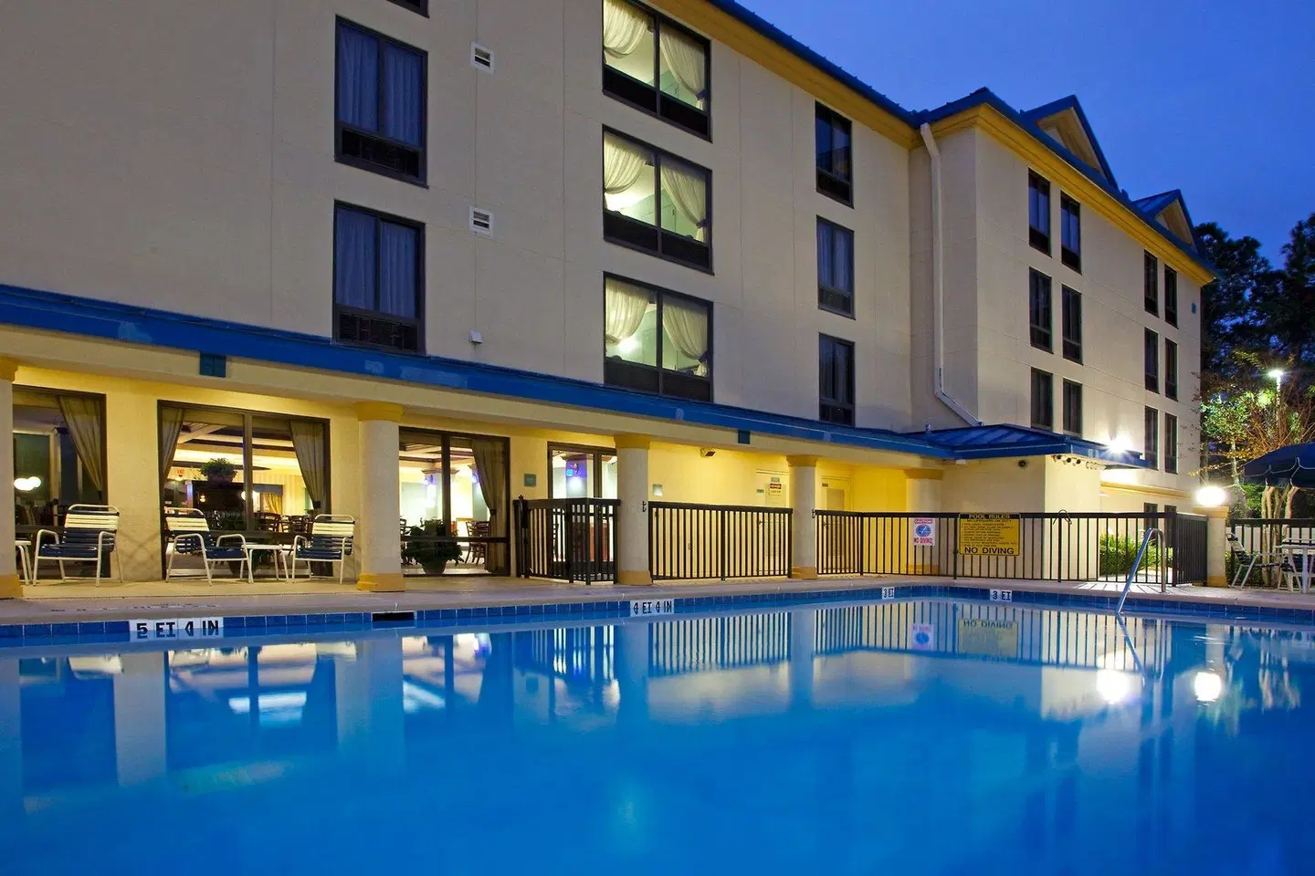 Holiday Inn Express & Suites Jacksonville-South by IHG OUTDOOR_POOL