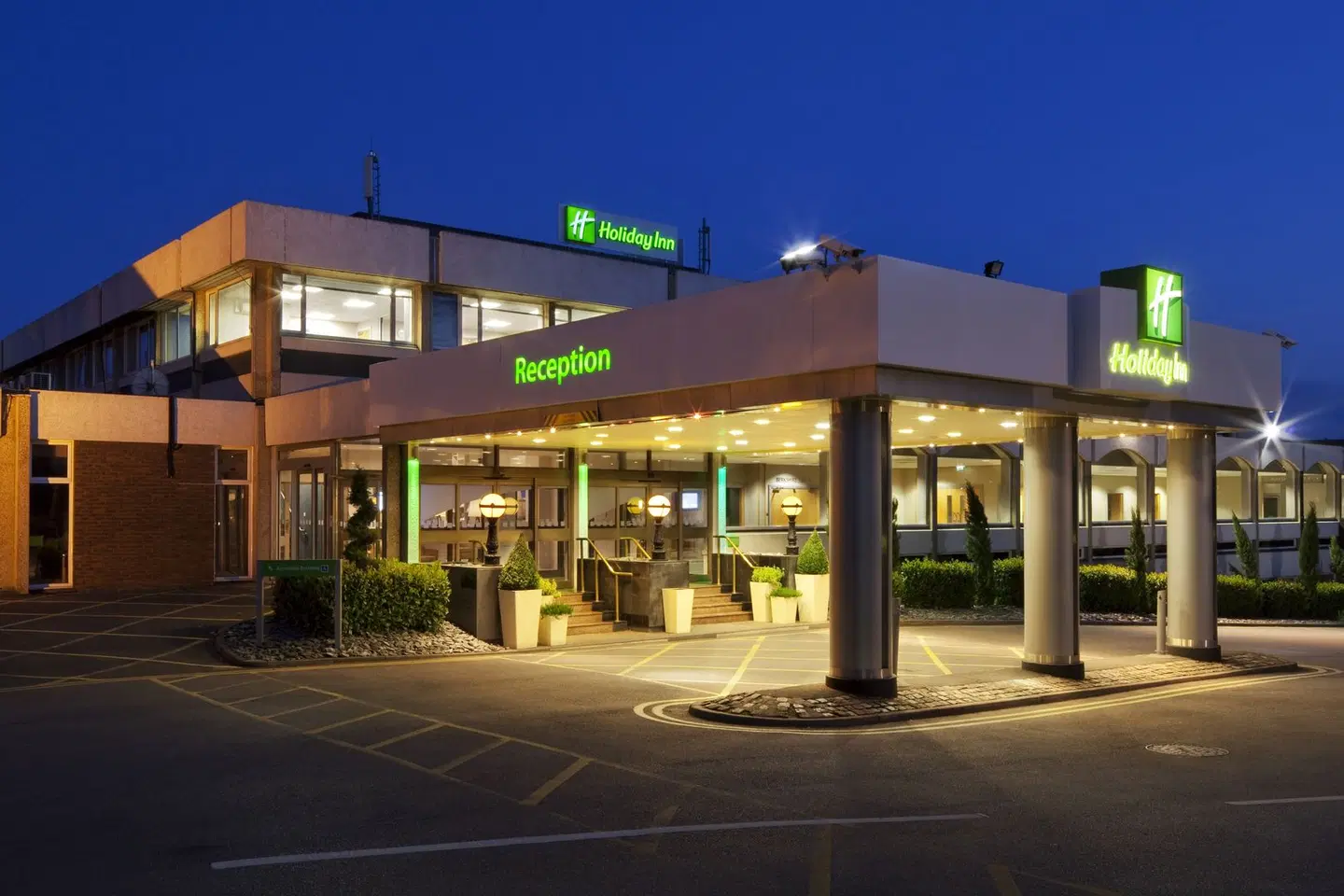 Holiday Inn Maidenhead by IHG EXTERIOR