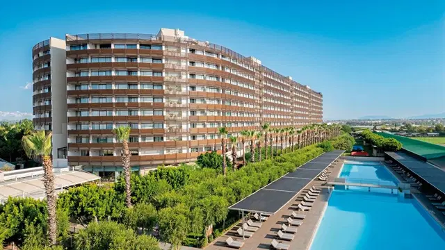 Nirvana Cosmopolitan EXTERIOR