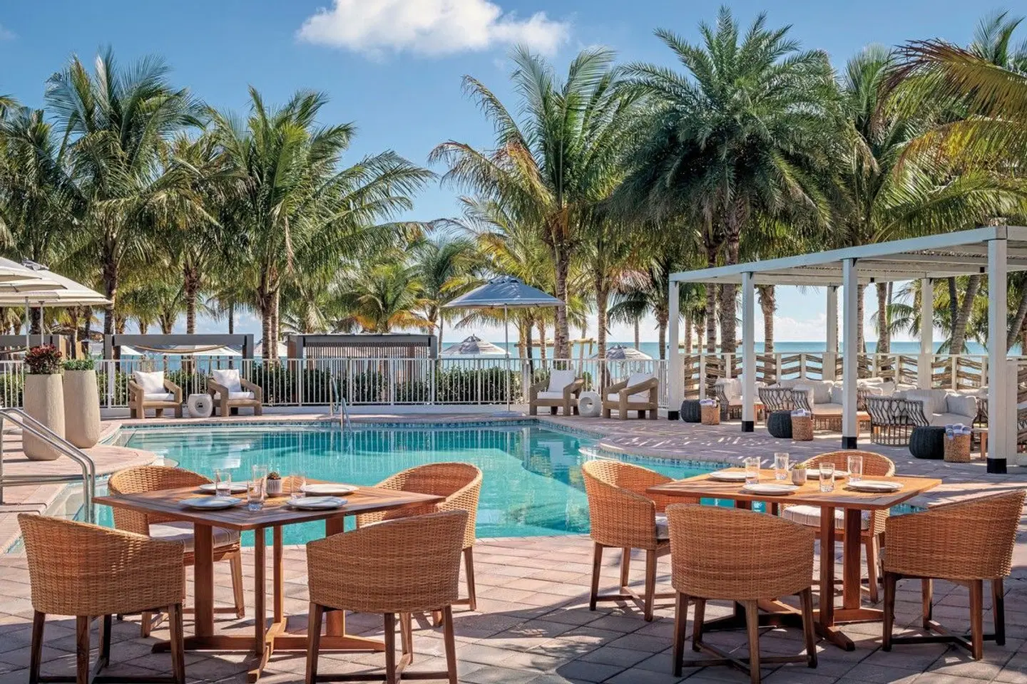 Islander Resort OUTDOOR_POOL