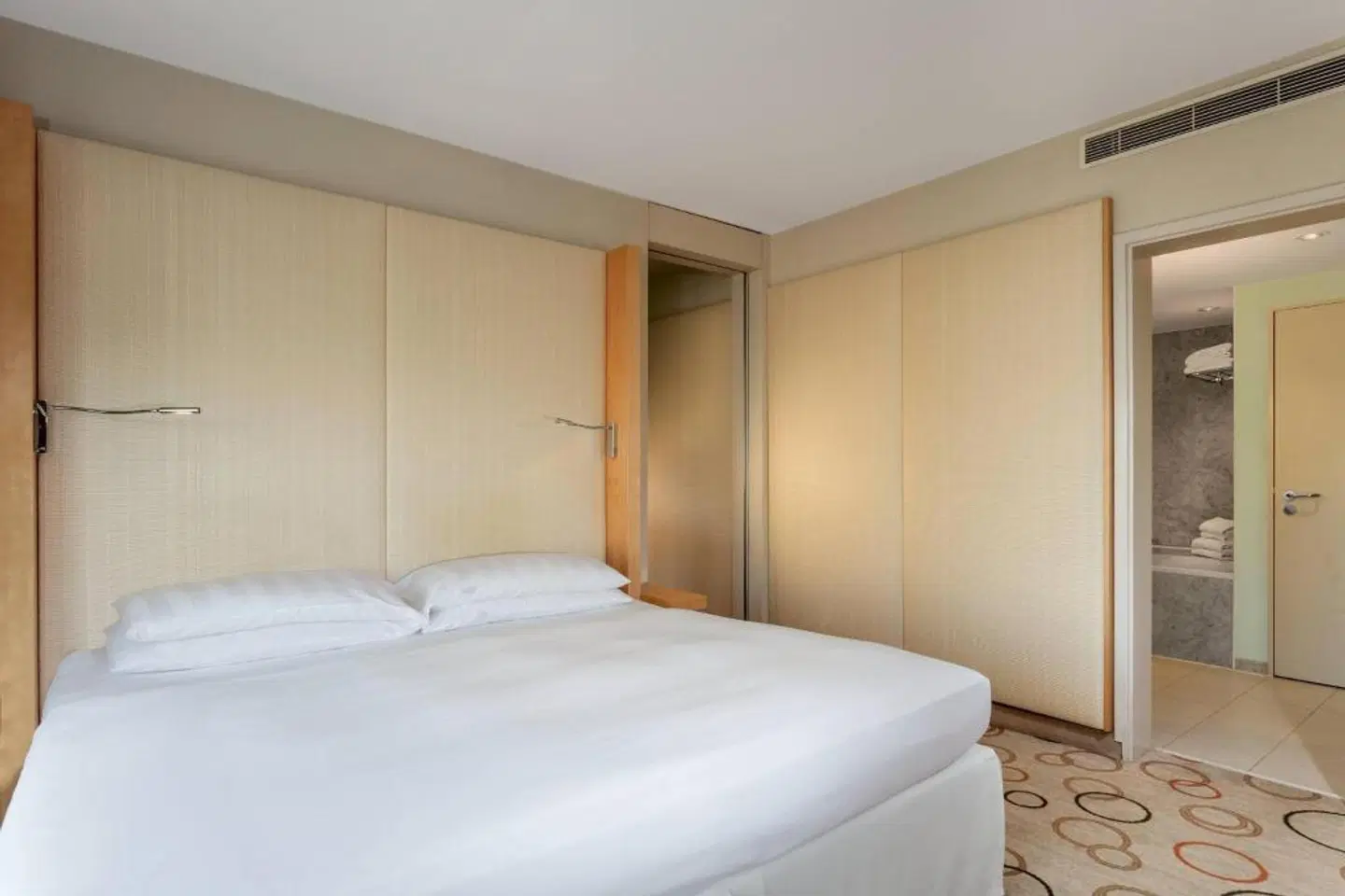 Sheraton Berlin Grand Hotel Esplanade ROOM_EXAMPLE