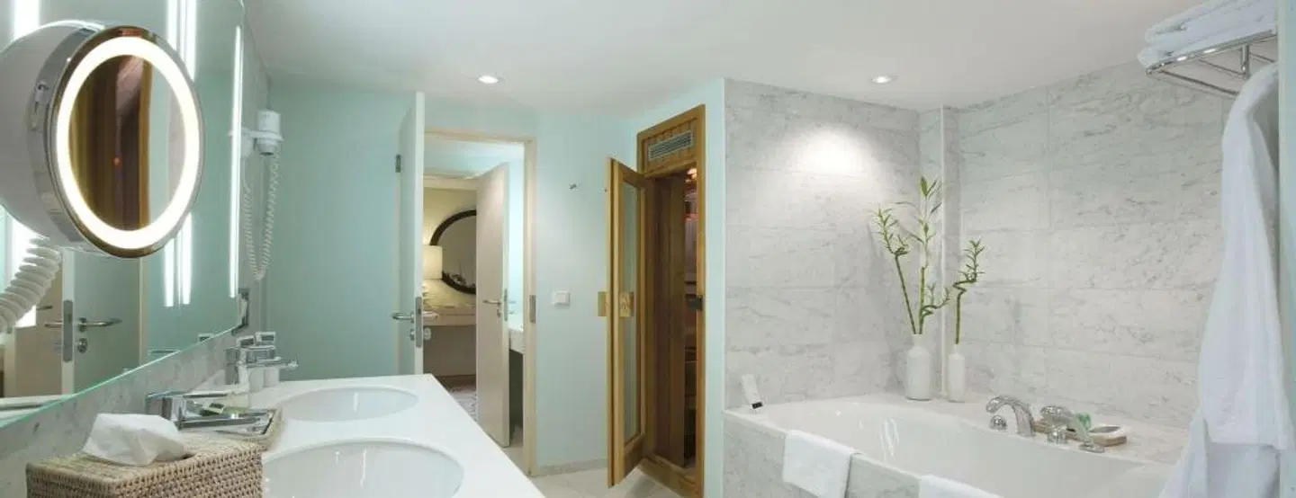 Sheraton Berlin Grand Hotel Esplanade Badezimmer