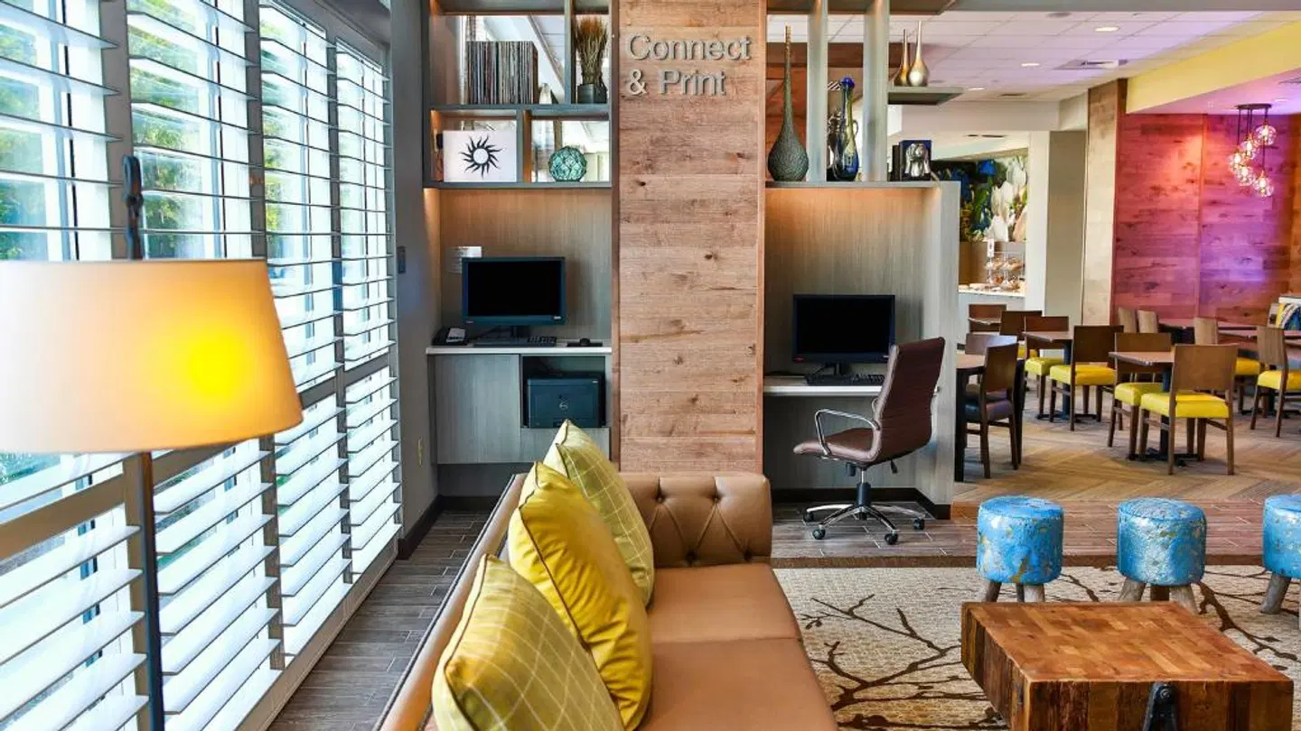 Fairfield Inn & Suites by Marriott Savannah Midtown ROOM_EXAMPLE