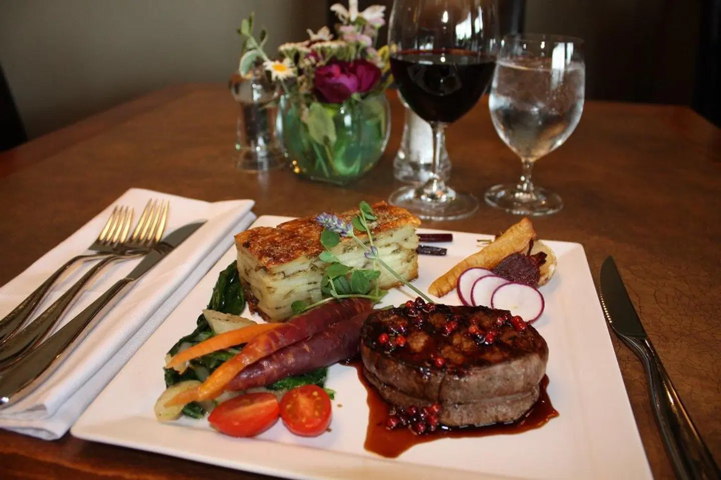 Hilltop Inn Salmon Arm Restaurant