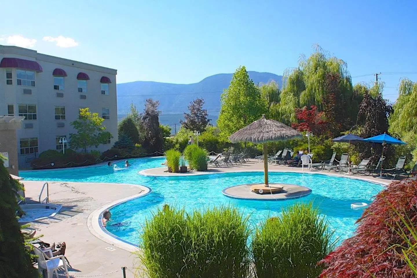 Hilltop Inn Salmon Arm OUTDOOR_POOL