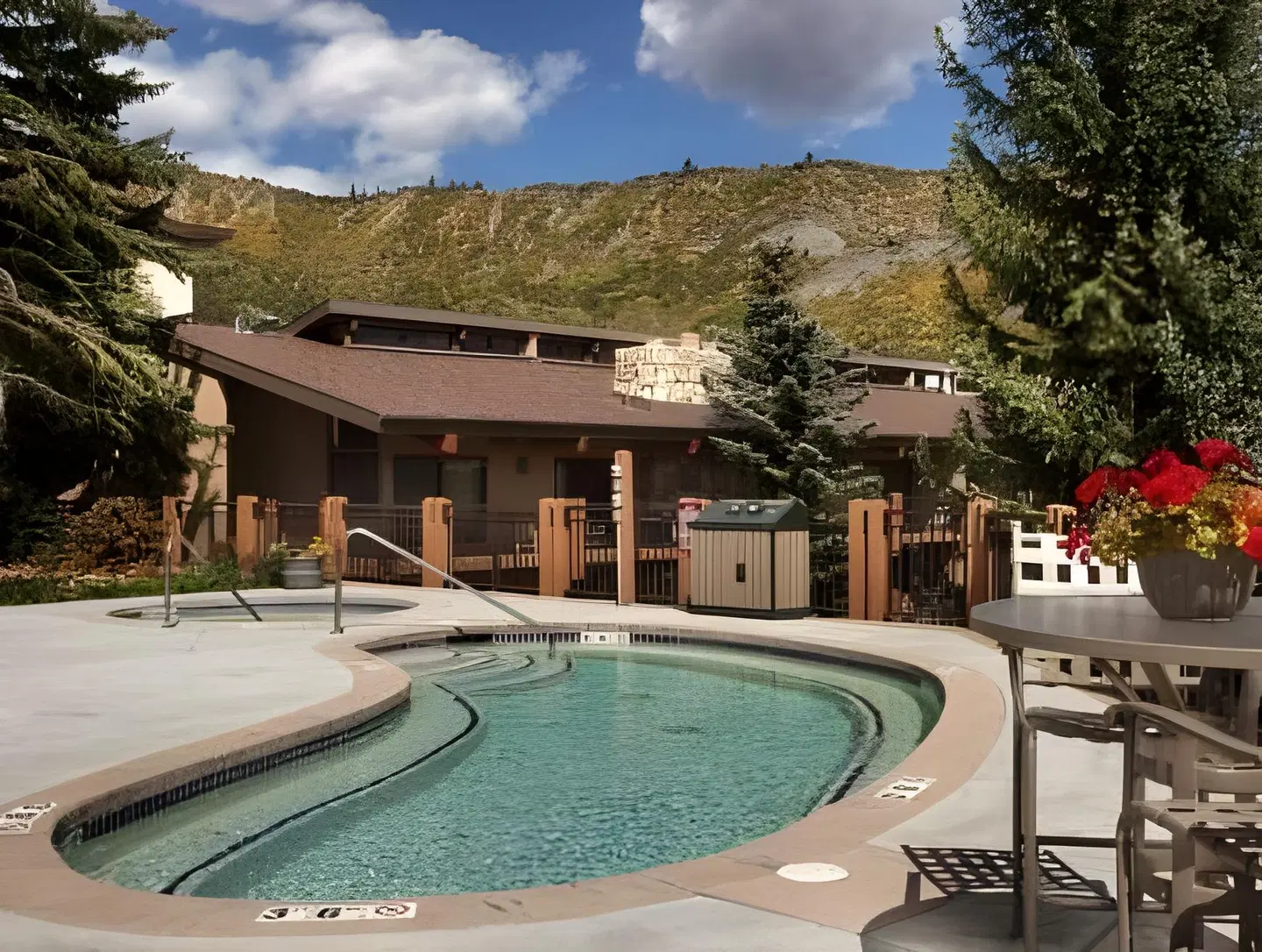 The Stonebridge Inn EXTERIOR