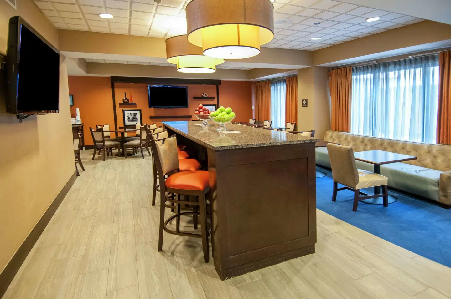 Hampton Inn Metairie Bar