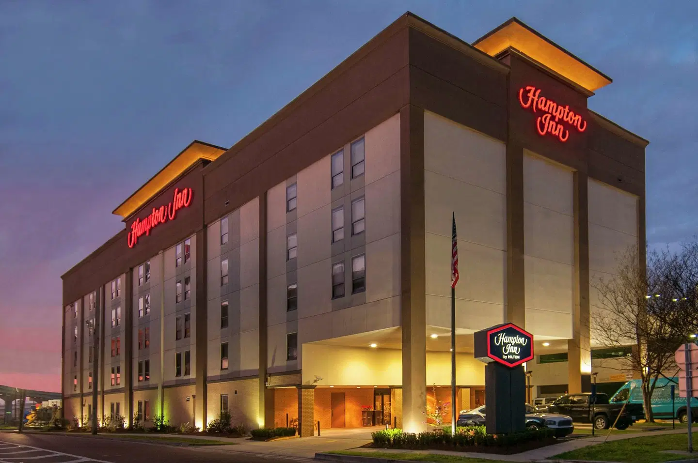 Hampton Inn Metairie EXTERIOR