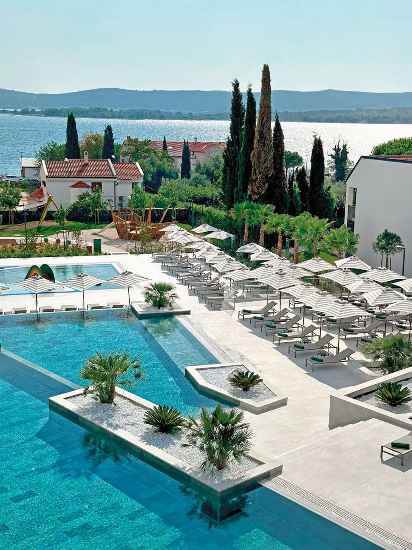 Molum Hotel & Residences OUTDOOR_POOL