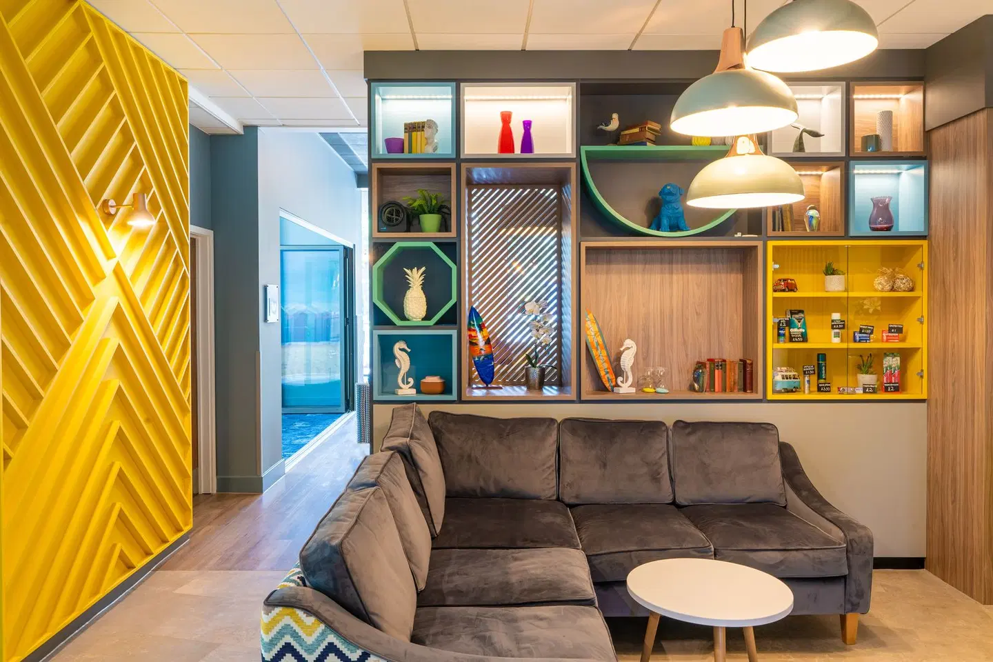 Holiday Inn Bournemouth by IHG LOUNGE_LOBBY