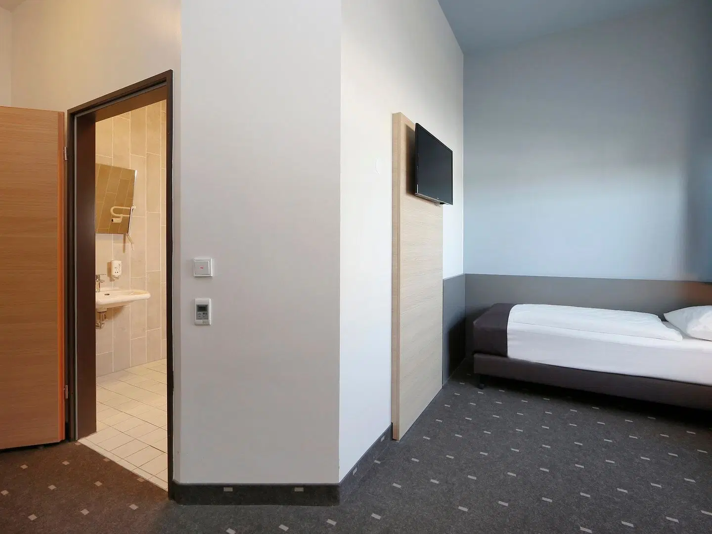 B&B Hotel Berlin-Airport ROOM_EXAMPLE