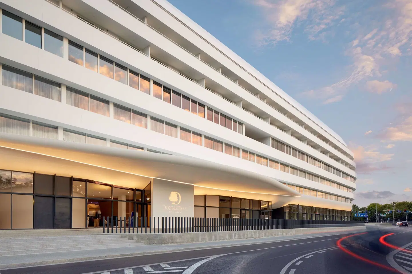 DoubleTree by Hilton Wroclaw EXTERIOR