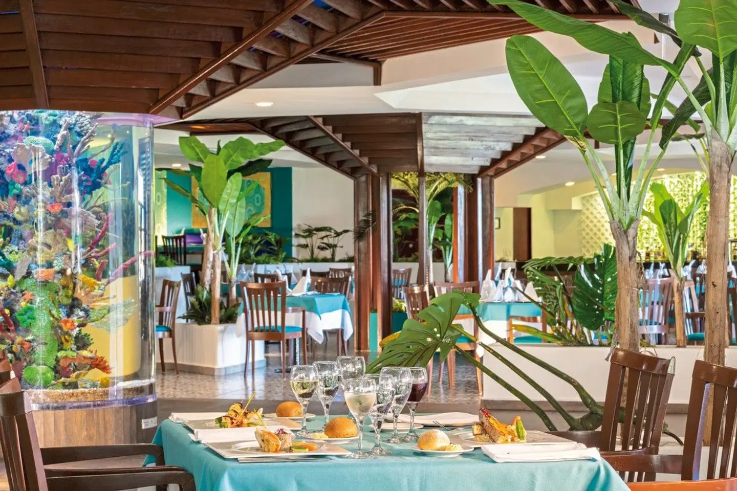 Crown Paradise Club Cancun Terrasse