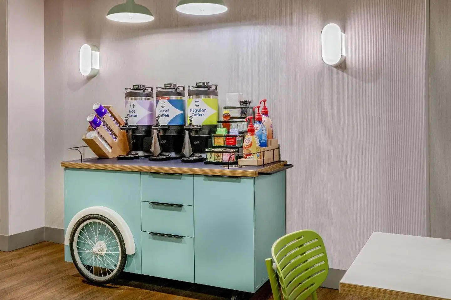 Spark by Hilton Denver International Airport LOUNGE_LOBBY