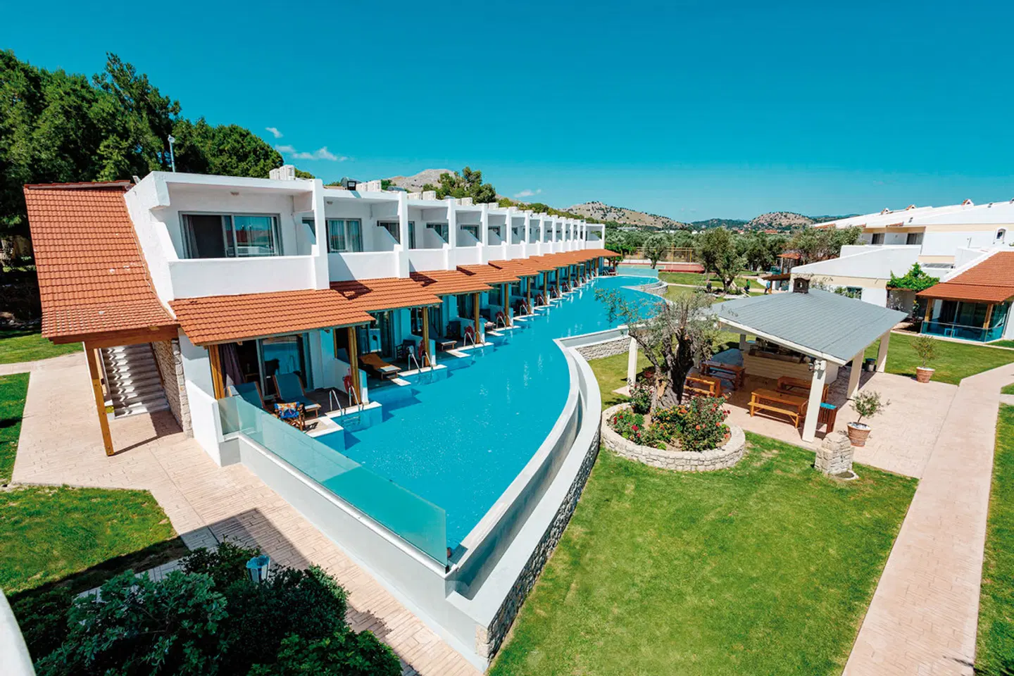 Lydia Maris OUTDOOR_POOL