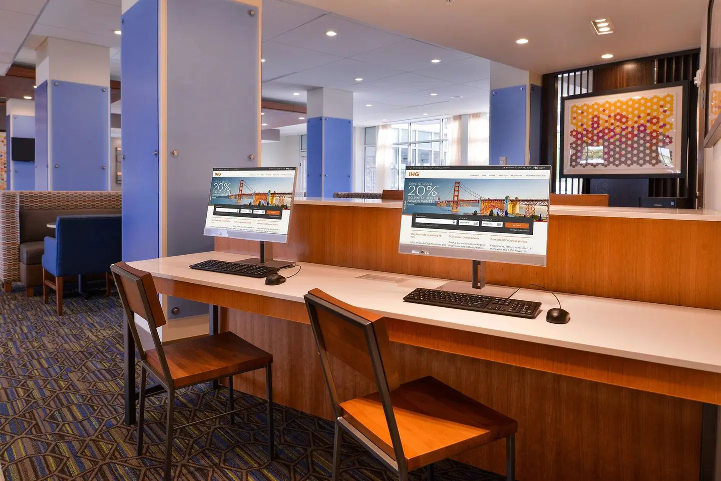 Holiday Inn Express & Suites Mall of America - MSP Airport by IHG Bar