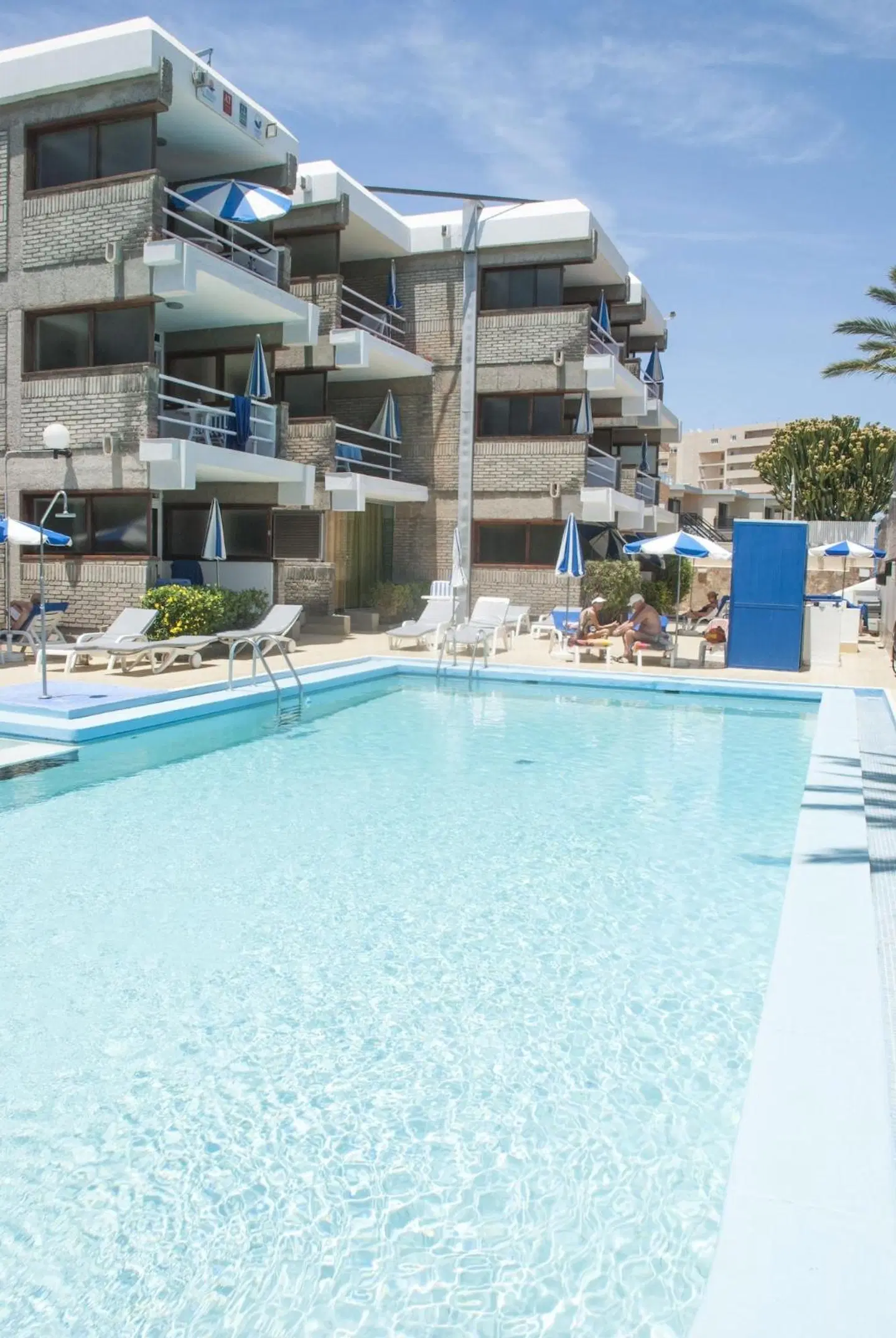 Apartamentos El Paseo OUTDOOR_POOL