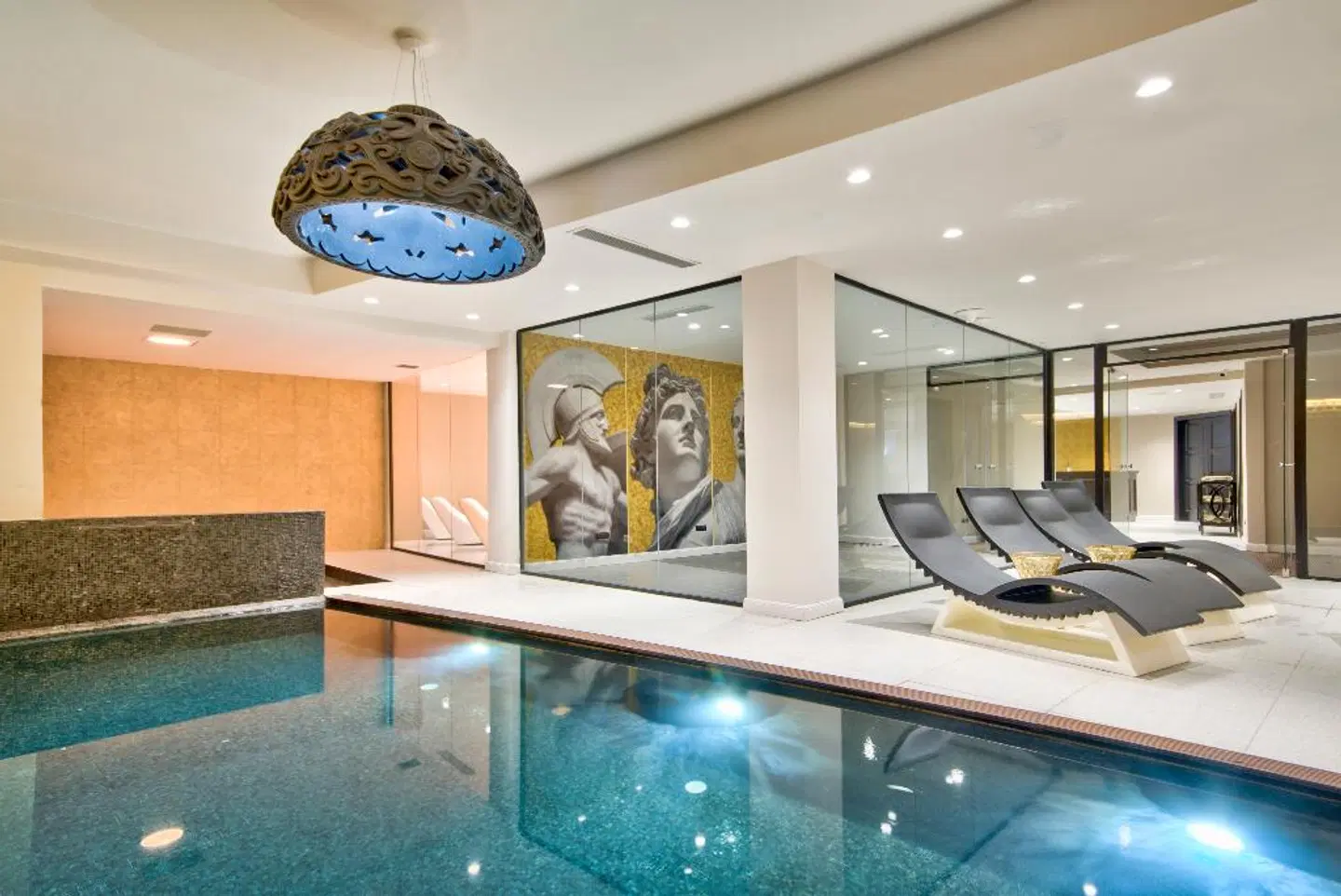 Holm Hotel & Spa Hallenbad